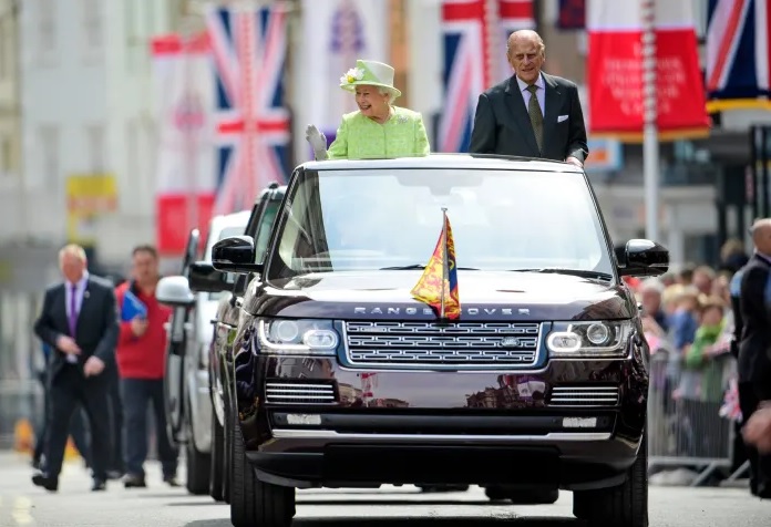 bo suu tap xe land rover cua nu hoang elizabeth ii hinh 1