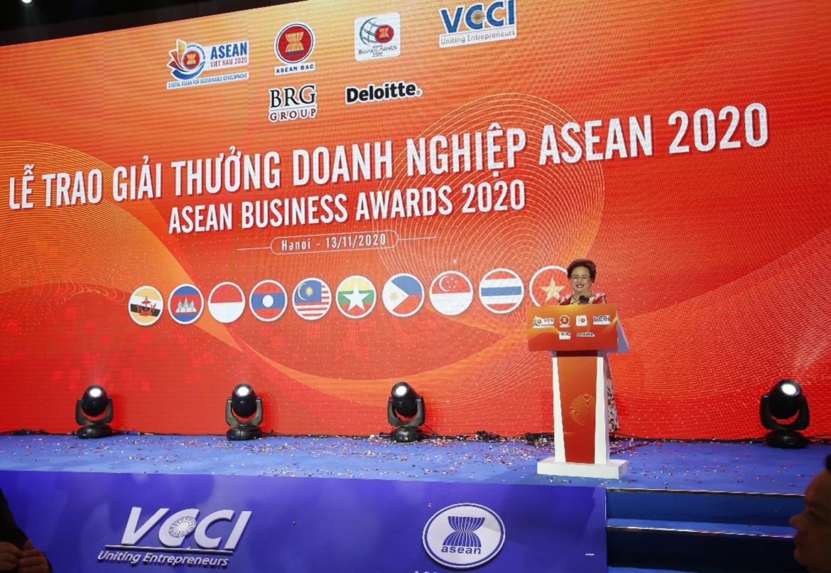 chu tich tap doan brg duoc ton vinh voi giai thuong thanh tuu asean bac hinh 2