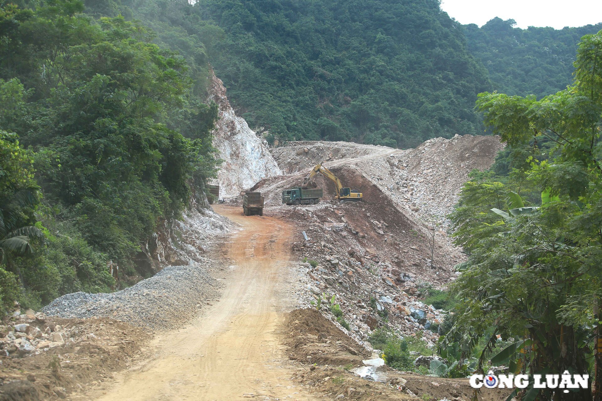 nghe an pha da mo duong ket noi khu vuc mien nui giua huyen quy hop va tan ky hinh 6