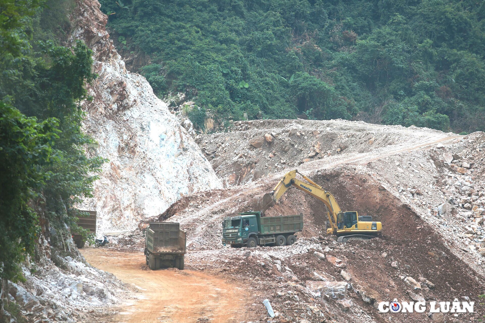 nghe an pha da mo duong ket noi khu vuc mien nui giua huyen quy hop va tan ky hinh 7