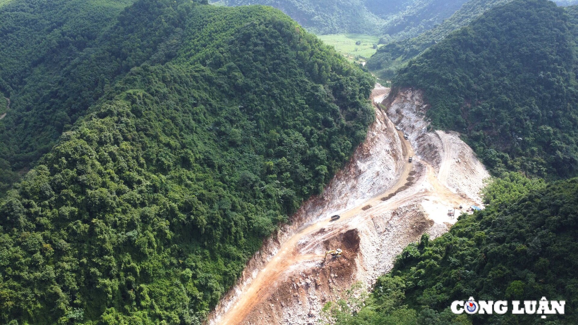 nghe an pha da mo duong ket noi khu vuc mien nui giua huyen quy hop va tan ky hinh 1