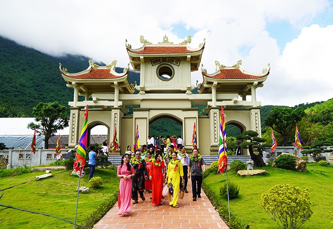 som dua den thanh mau lieu hanh tro thanh diem du lich van hoa tam linh hang dau cua tinh hinh 2