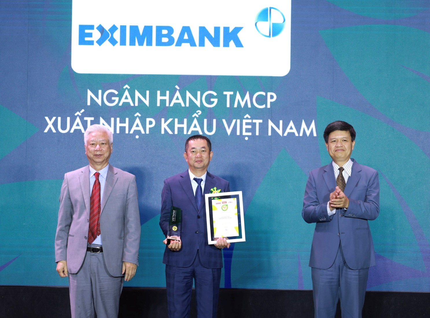 eximbank nhan giai thuong thuong hieu manh viet nam 2024 hinh 1