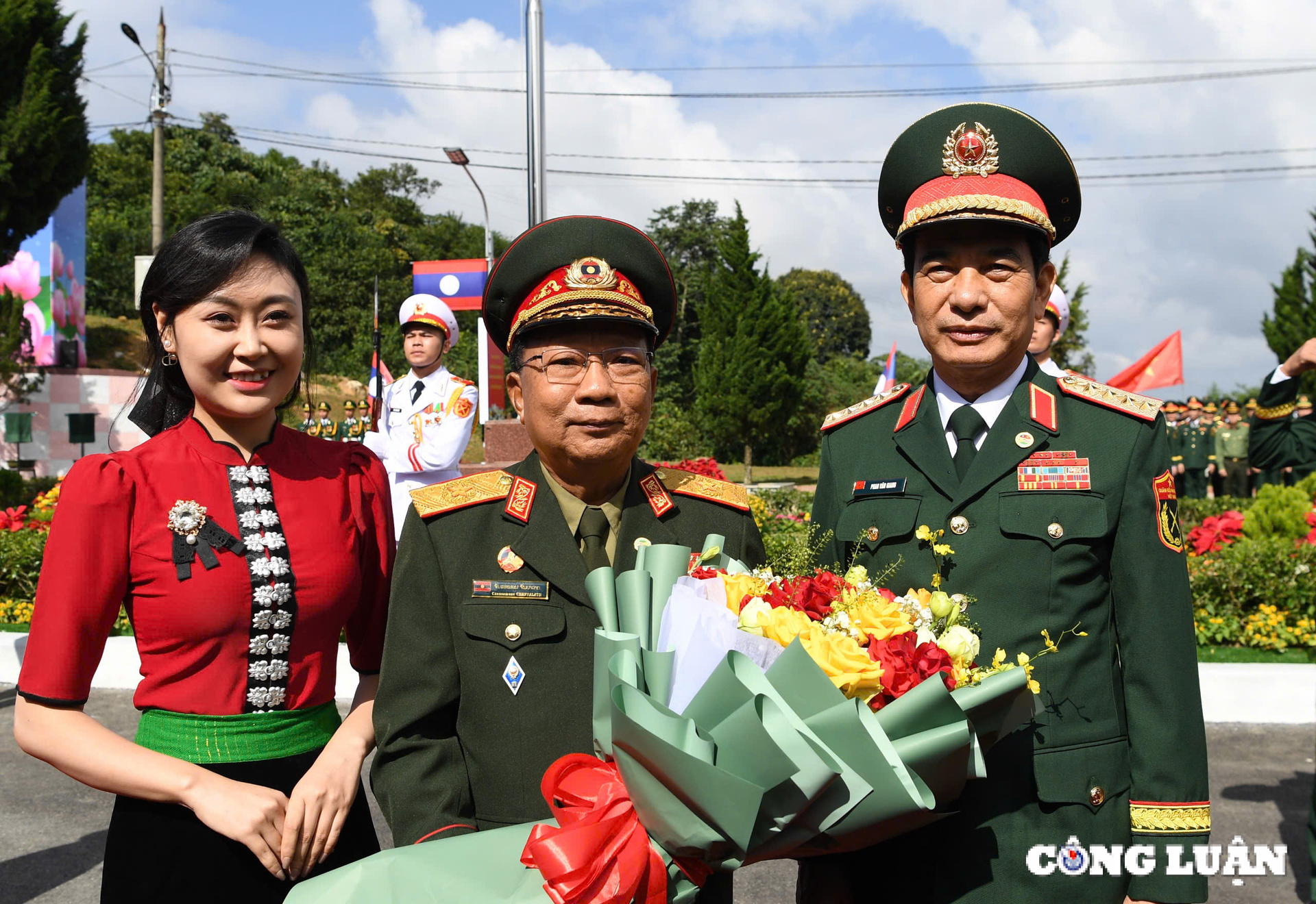 hai bo truong chu tri giao luu huu nghi quoc phong bien gioi viet nam  lao lan thu hai hinh 1