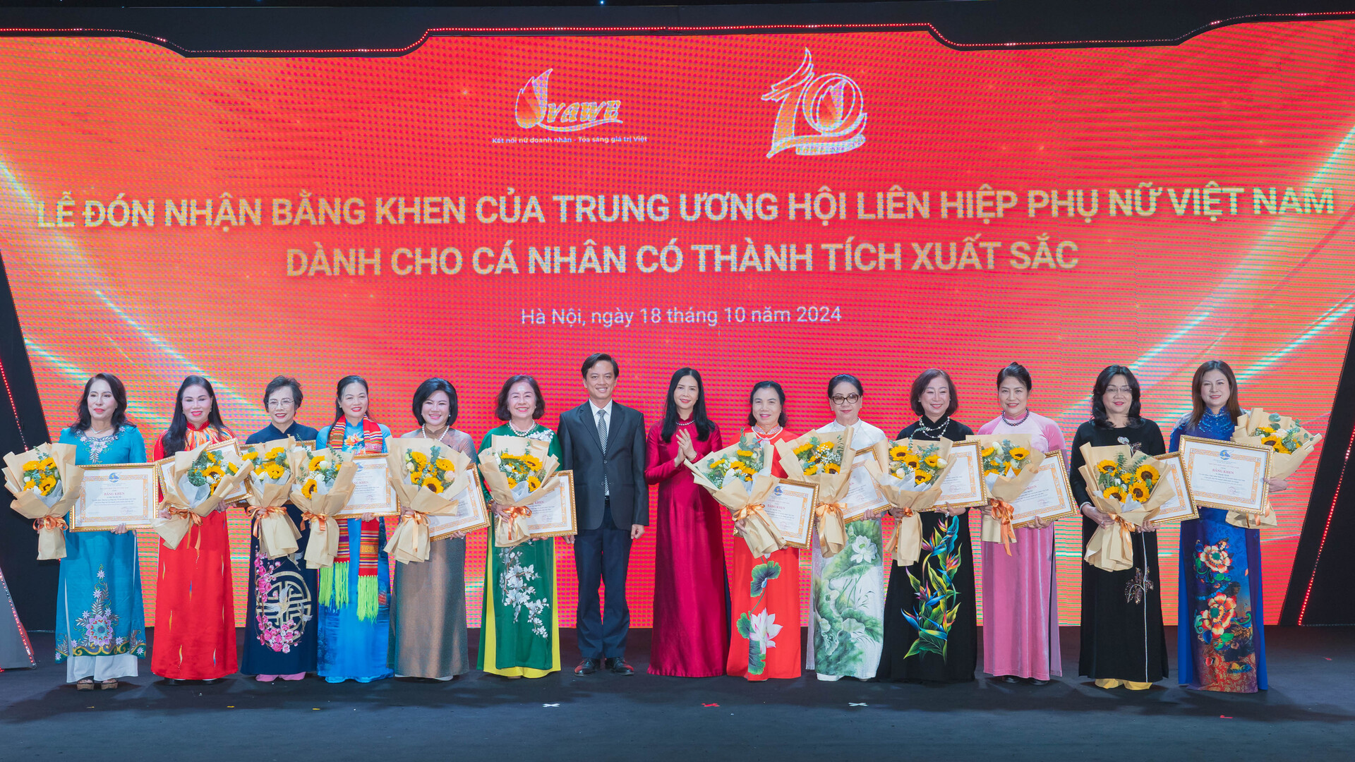 tong giam doc hanel chu tich hnew duoc hoi lien hiep phu nu tp ha noi va hoi lien hiep phu nu viet nam vinh danh dip 20 10 hinh 2