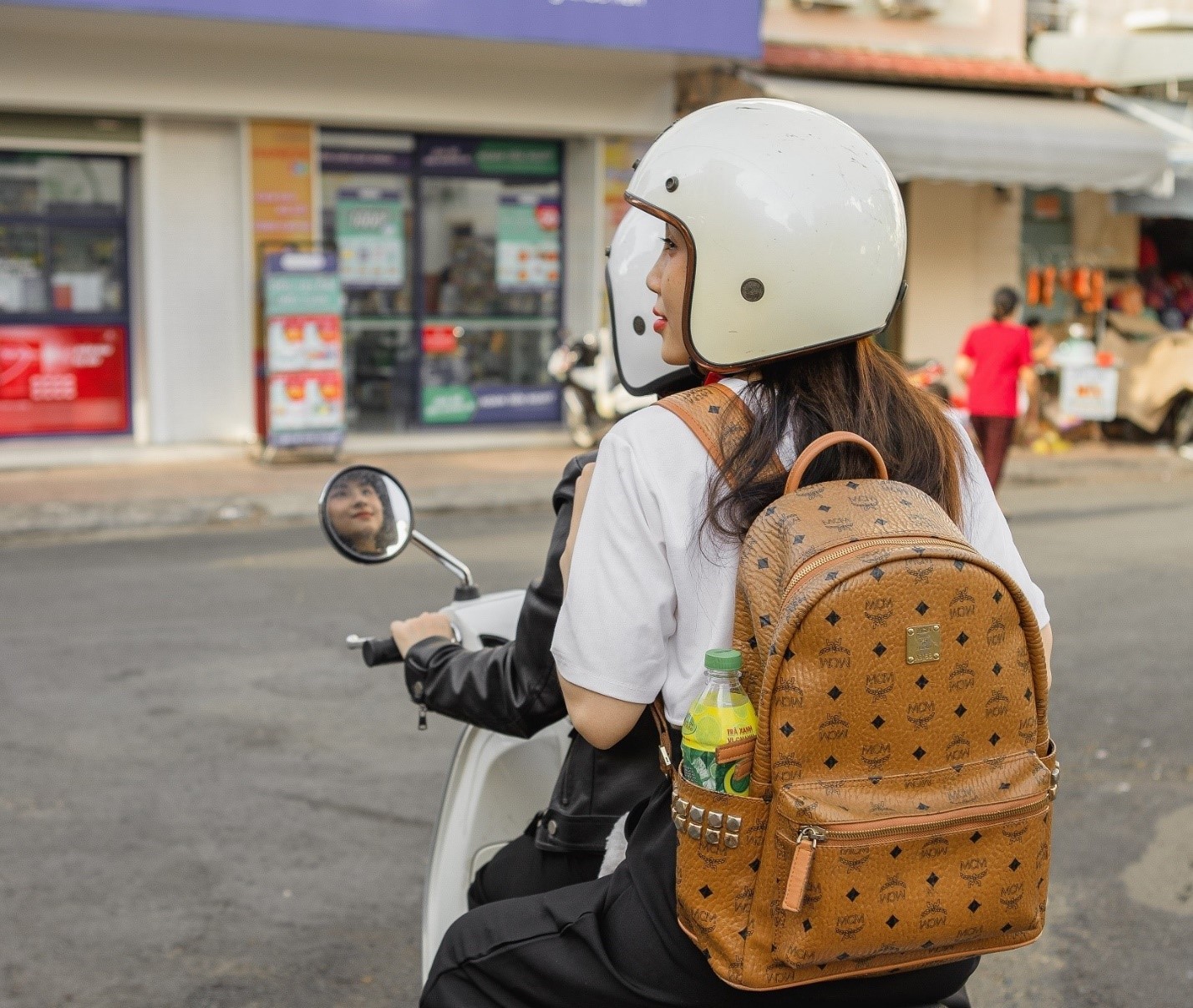 nhieu tan sinh vien no luc dan buoc de truong thanh hinh 4