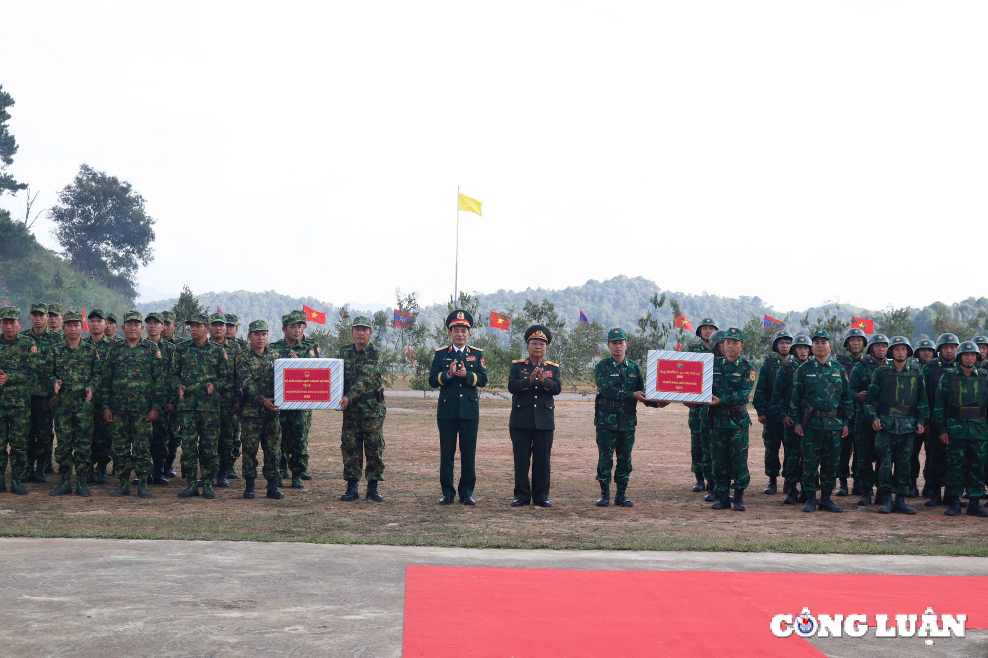 giao luu huu nghi quoc phong bien gioi viet nam  lao tang cuong tinh huu nghi doan ket giua quan va dan hai nuoc hinh 2