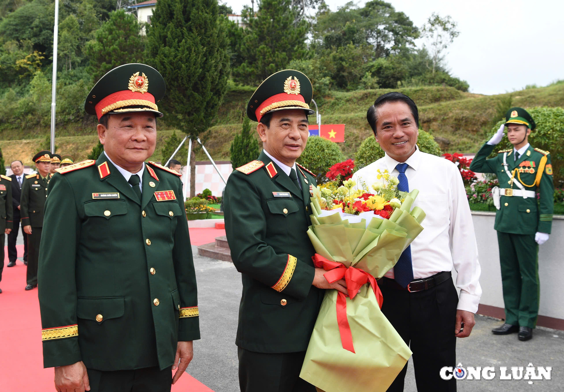 giao luu huu nghi quoc phong bien gioi viet nam  lao tang cuong tinh huu nghi doan ket giua quan va dan hai nuoc hinh 7