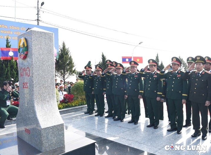 giao luu huu nghi quoc phong bien gioi viet nam  lao tang cuong tinh huu nghi doan ket giua quan va dan hai nuoc hinh 6