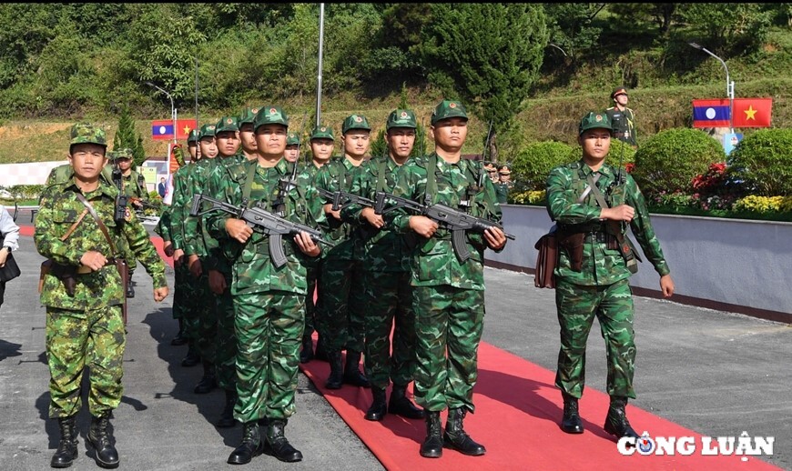 giao luu huu nghi quoc phong bien gioi viet nam  lao tang cuong tinh huu nghi doan ket giua quan va dan hai nuoc hinh 12