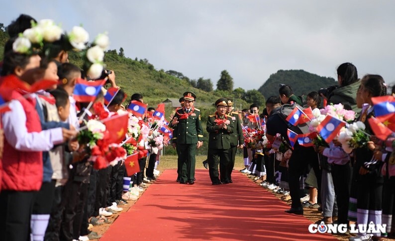 giao luu huu nghi quoc phong bien gioi viet nam  lao tang cuong tinh huu nghi doan ket giua quan va dan hai nuoc hinh 17