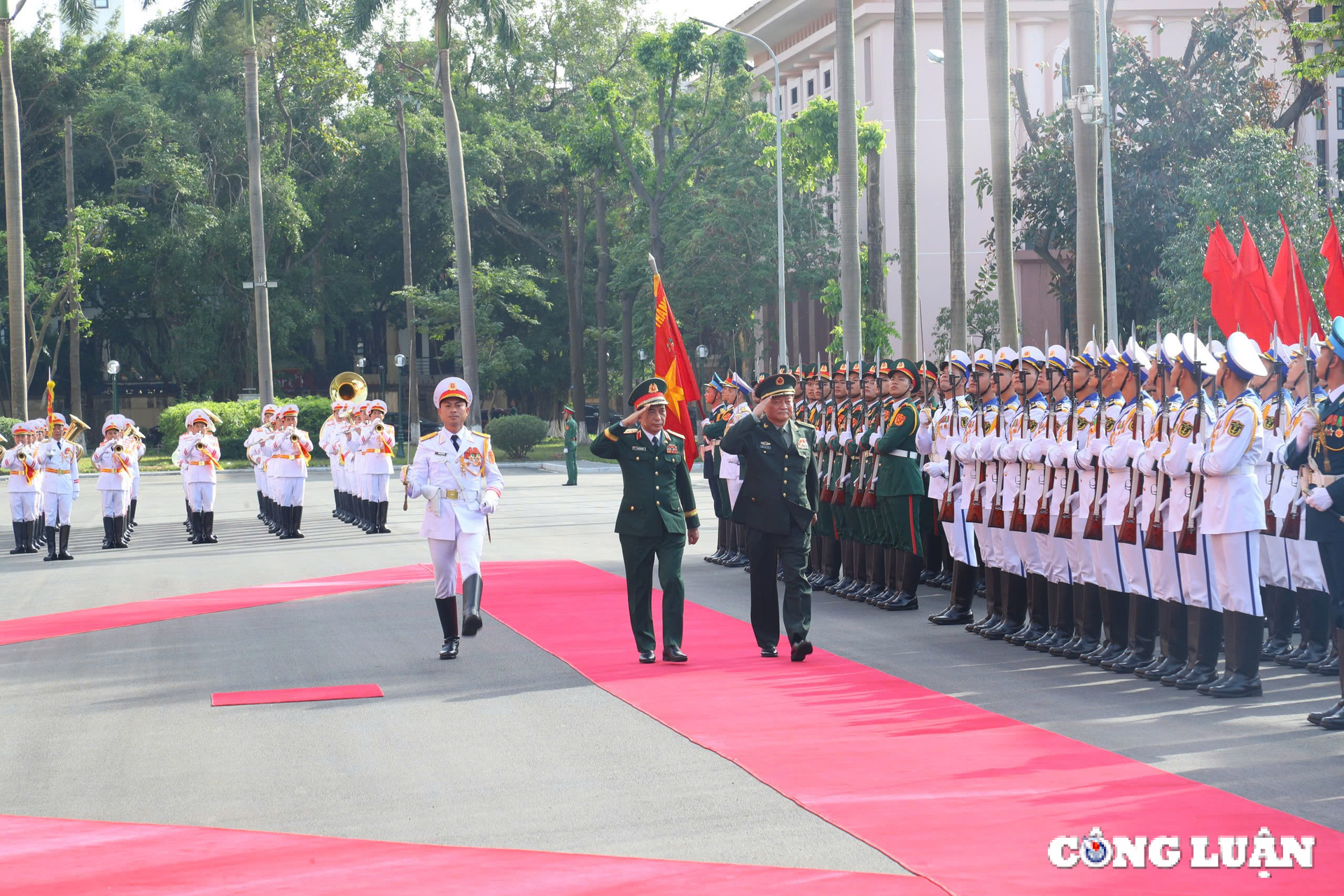 dai tuong phan van giang chu tri le don pho chu tich quan uy trung uong trung quoc truong huu hiep hinh 2