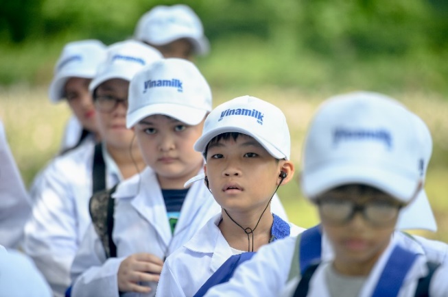 cac tai nang nhi bat ngo voi robot tai trang trai vinamilk green farm va sieu nha may vinamilk hinh 1