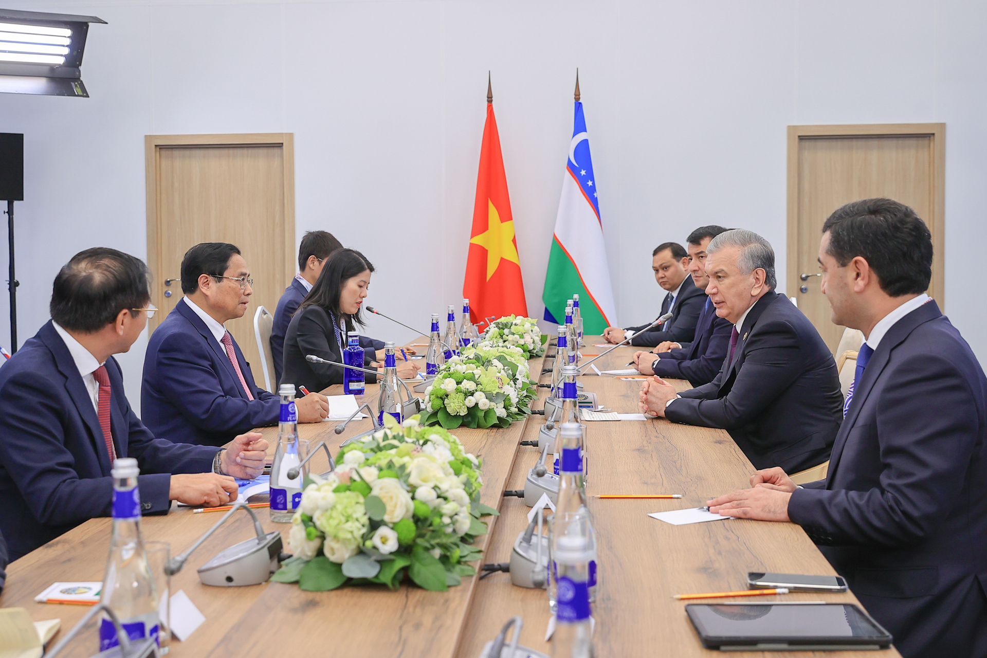 thu tuong pham minh chinh gap cac nha lanh dao cong hoa belarus uzbekistan va tiep chu tich hoi dong uy ban kinh te a au hinh 4