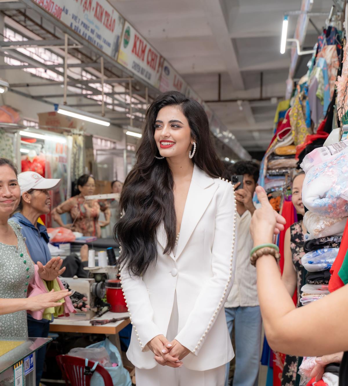 hoa hau hoan vu an do rhea singha den da nang de quang ba du lich hinh 6