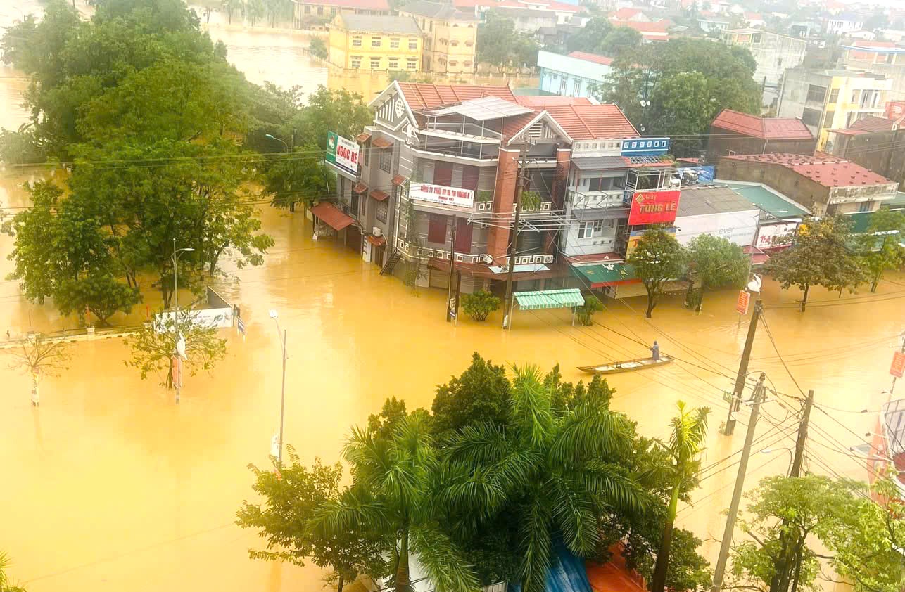 hon 17000 nha dan bi ngap lut tim thay thi the nguoi bi cuon troi o quang binh hinh 1