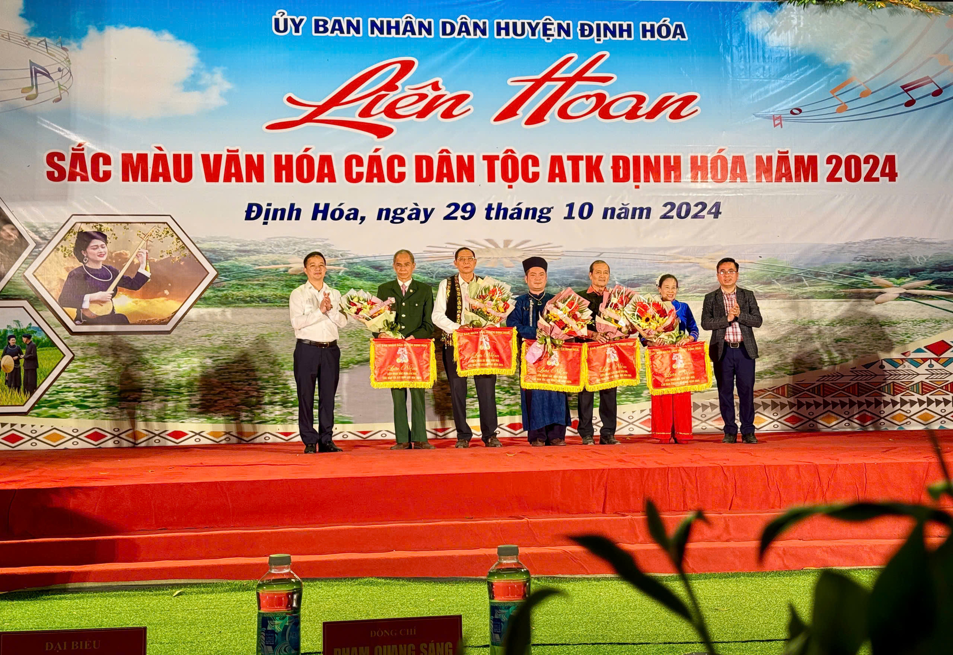 lang dong voi khong gian van hoa truyen thong trong lien hoan sac mau van hoa cac dan toc atk dinh hoa hinh 1