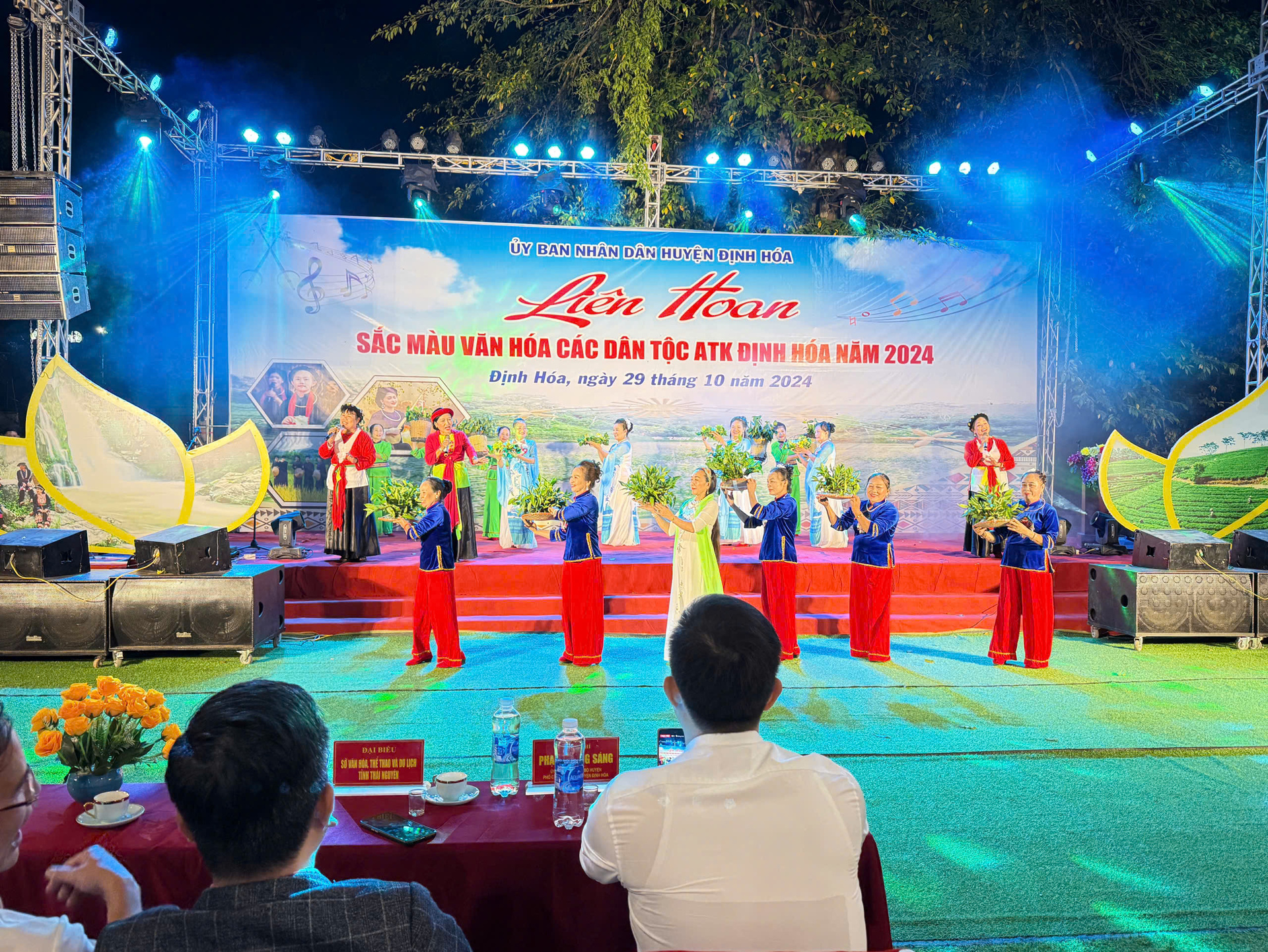 lang dong voi khong gian van hoa truyen thong trong lien hoan sac mau van hoa cac dan toc atk dinh hoa hinh 4