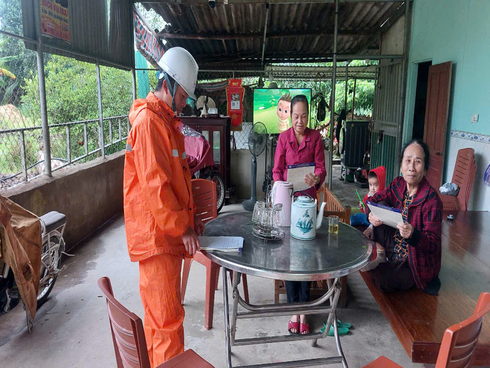 pc ha tinh tiep tuc day manh tuyen truyen an toan dien trong mua mua bao hinh 1