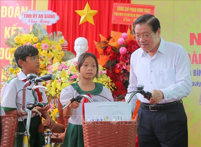 dong chi phan dinh trac du ngay hoi dai doan ket toan dan toc tai an giang hinh 3