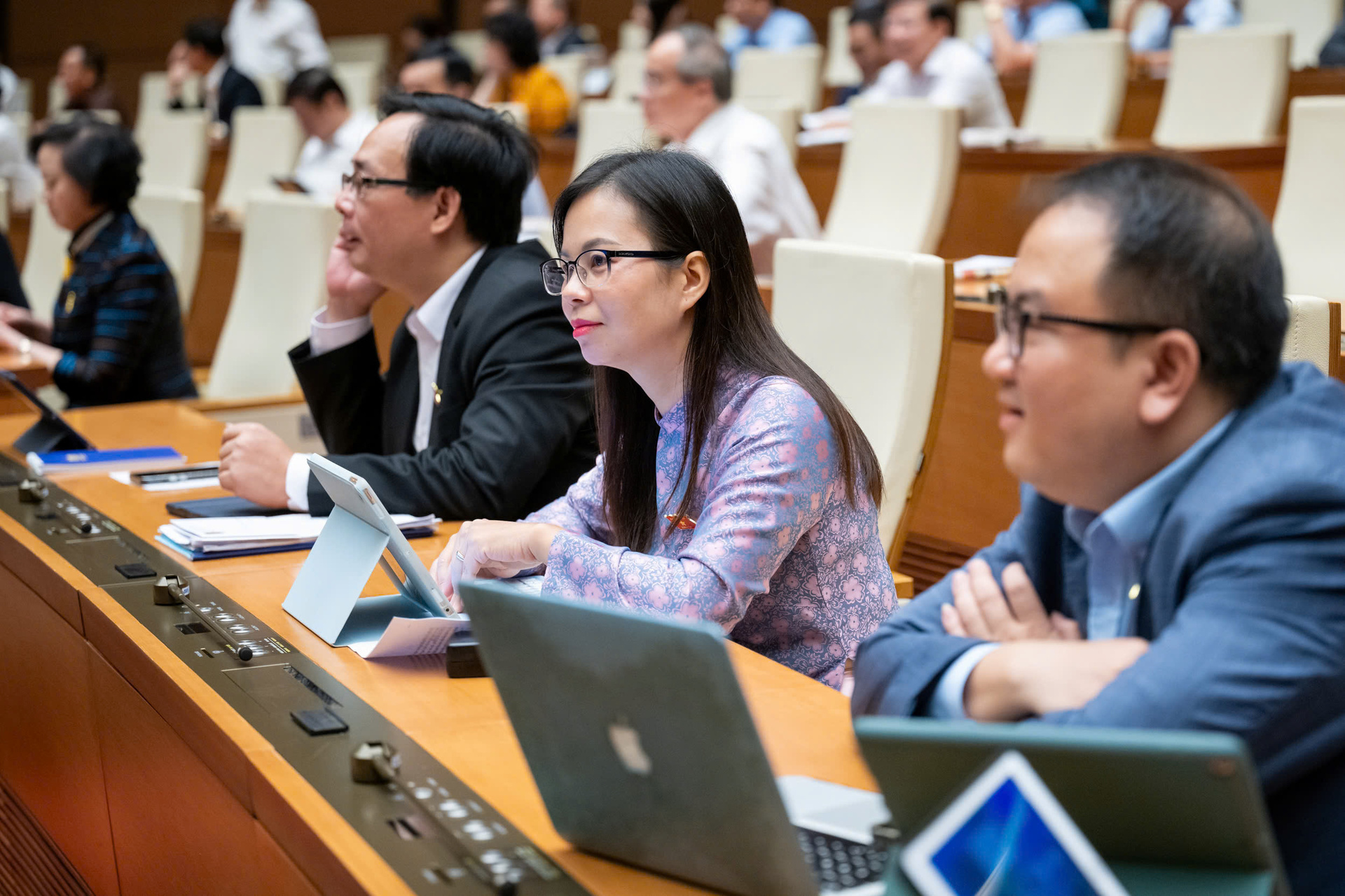 mua bao da qua di nhung nghia dong bao va tinh nguoi van con o lai tao nen suc manh cua dan toc hinh 3