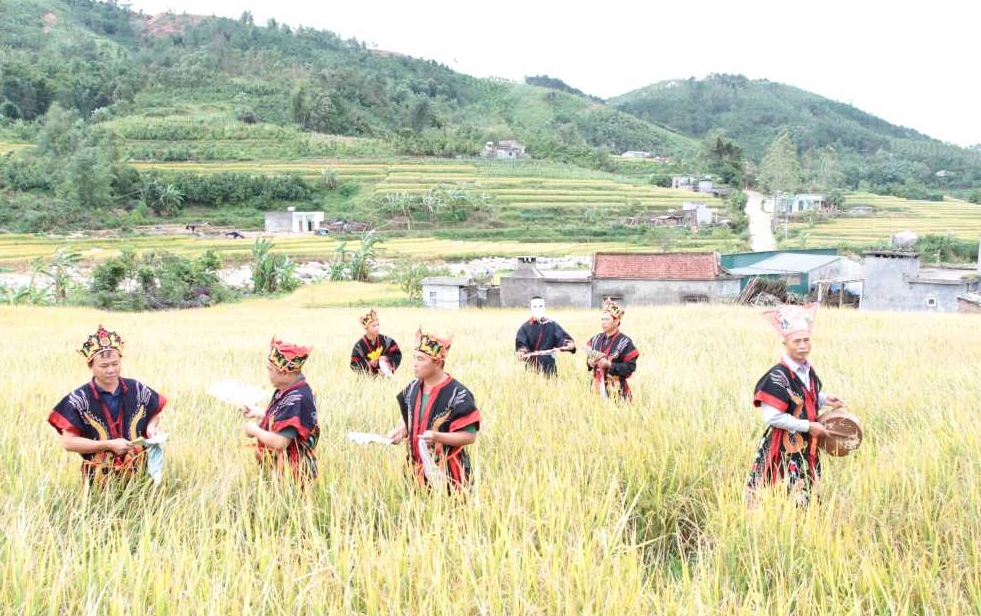 quang ninh dac sac hoi mua vang tren ban lang dong bac hinh 1