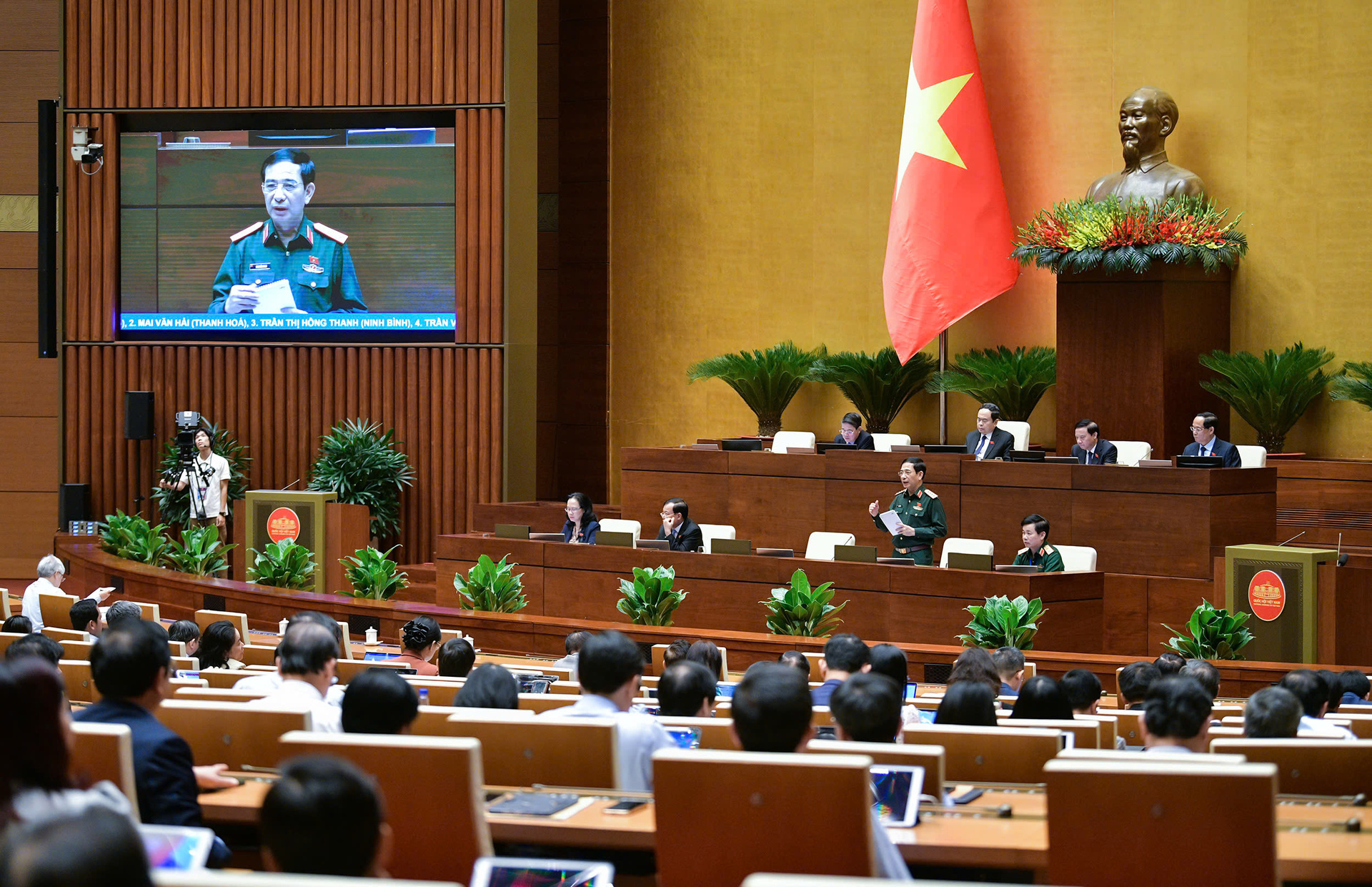 sua luat si quan nham dap ung yeu cau nhiem vu trong tinh hinh moi trong dung nhan luc chat luong cao phuc vu quan doi hinh 4