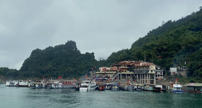 danh thuc tiem nang thien duong du lich ho hoa binh bang cach nao hinh 3