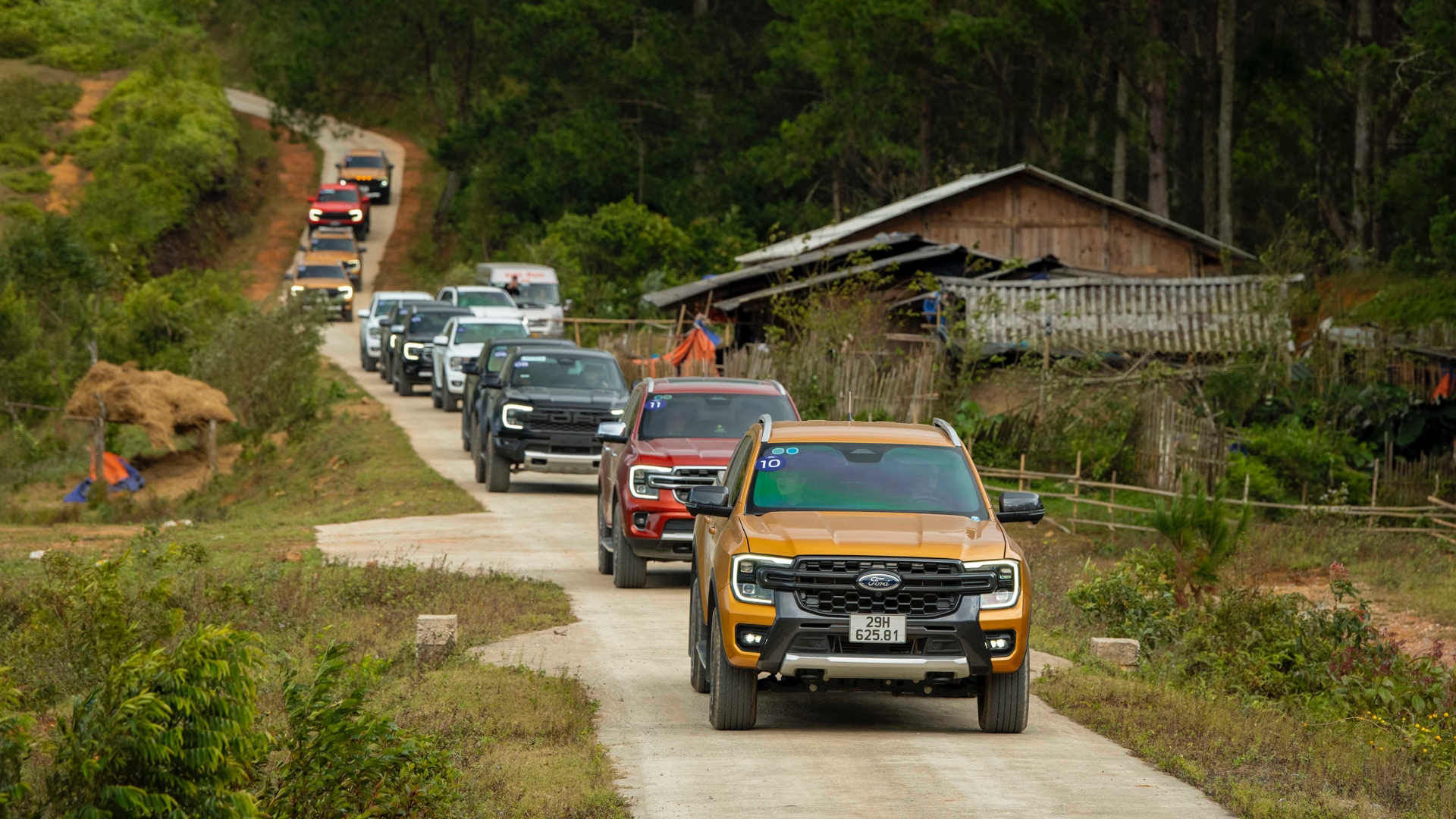 chay truoc ba ford uu dai khung hang tram trieu dong hinh 1