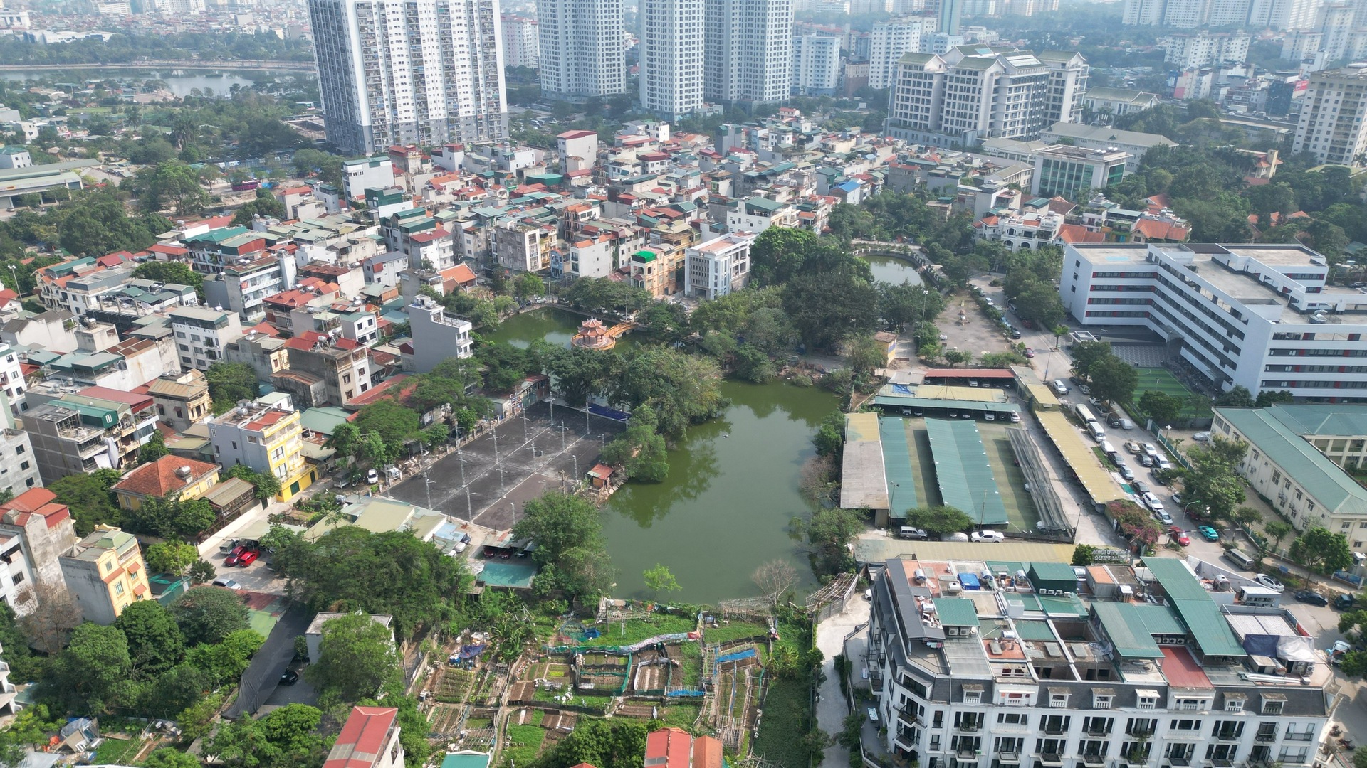 hoang mai ha noi loat bai xe san bong san pickleball moc trai phep tai phuong dai kim hinh 3