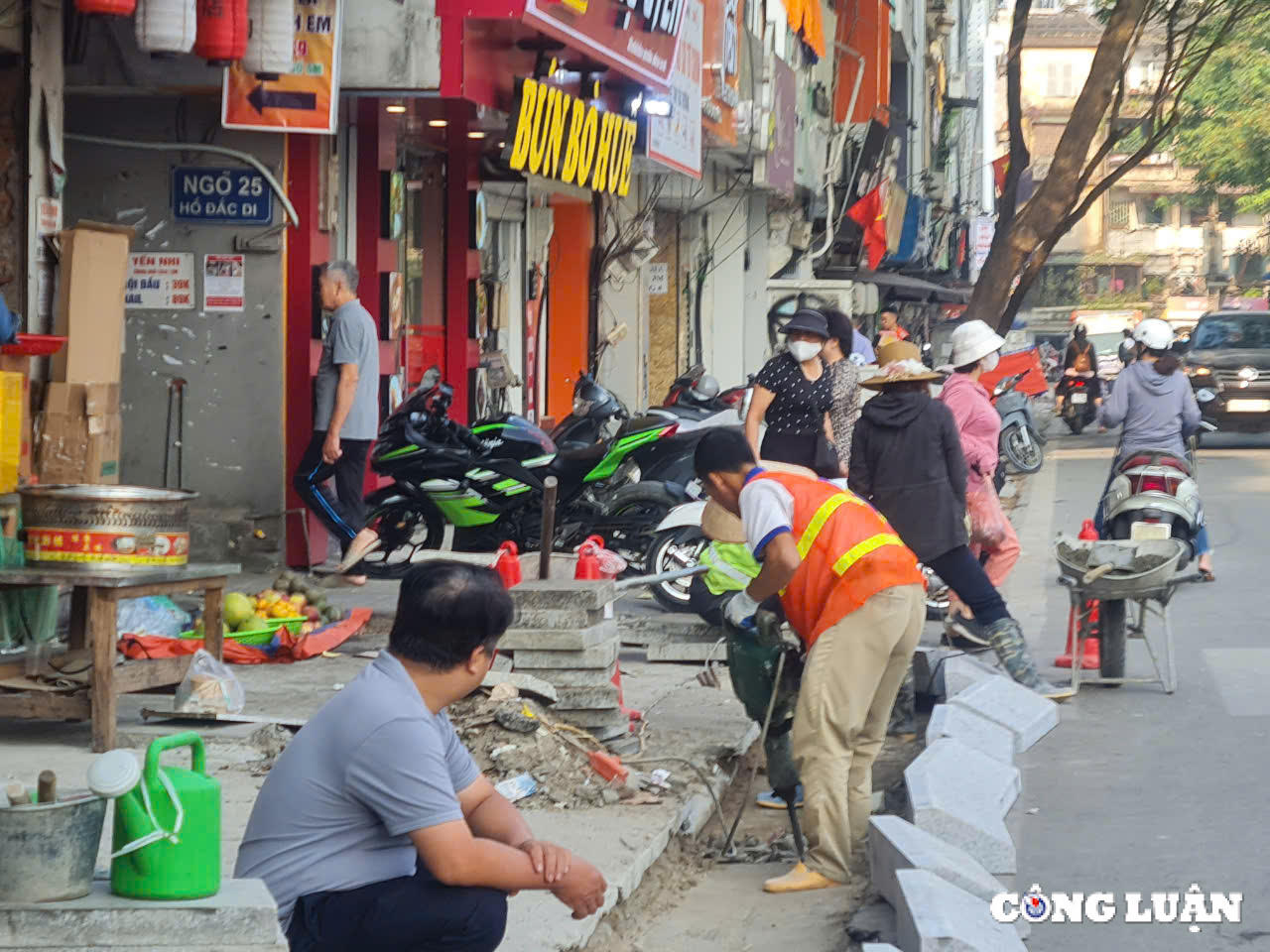 via he nhieu tuyen duong tai ha noi lai duoc dao xoi thay da moi hinh 11