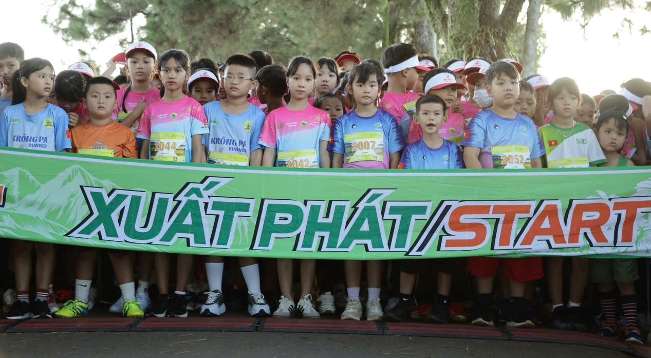 gia lai hon 1000 van dong vien danh thuc vung que chu pah thong qua giai half marathon 2024 hinh 5