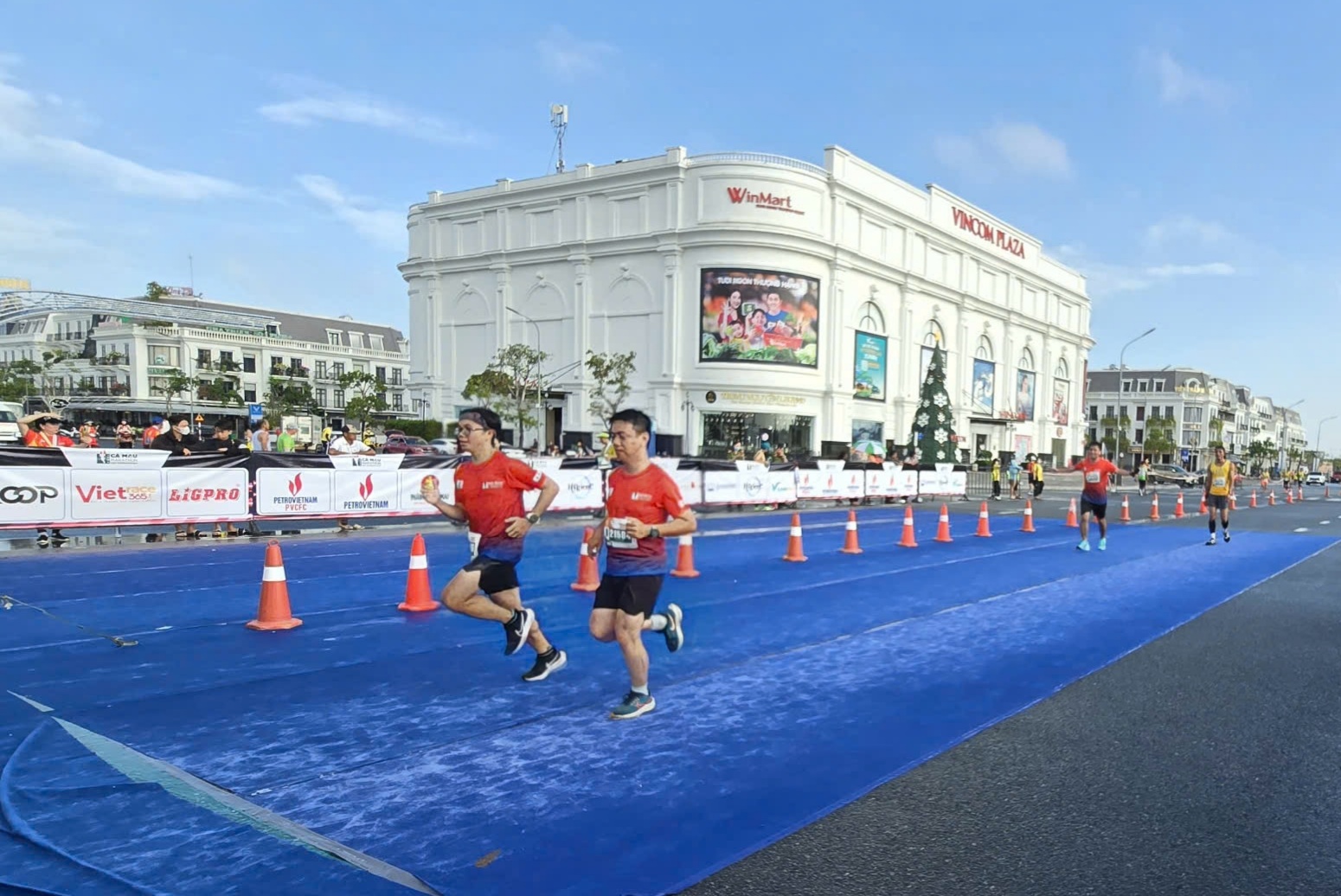 hon 6000 van dong vien tranh tai tai giai marathon  ca mau 2024 cup petrovietnam hinh 3