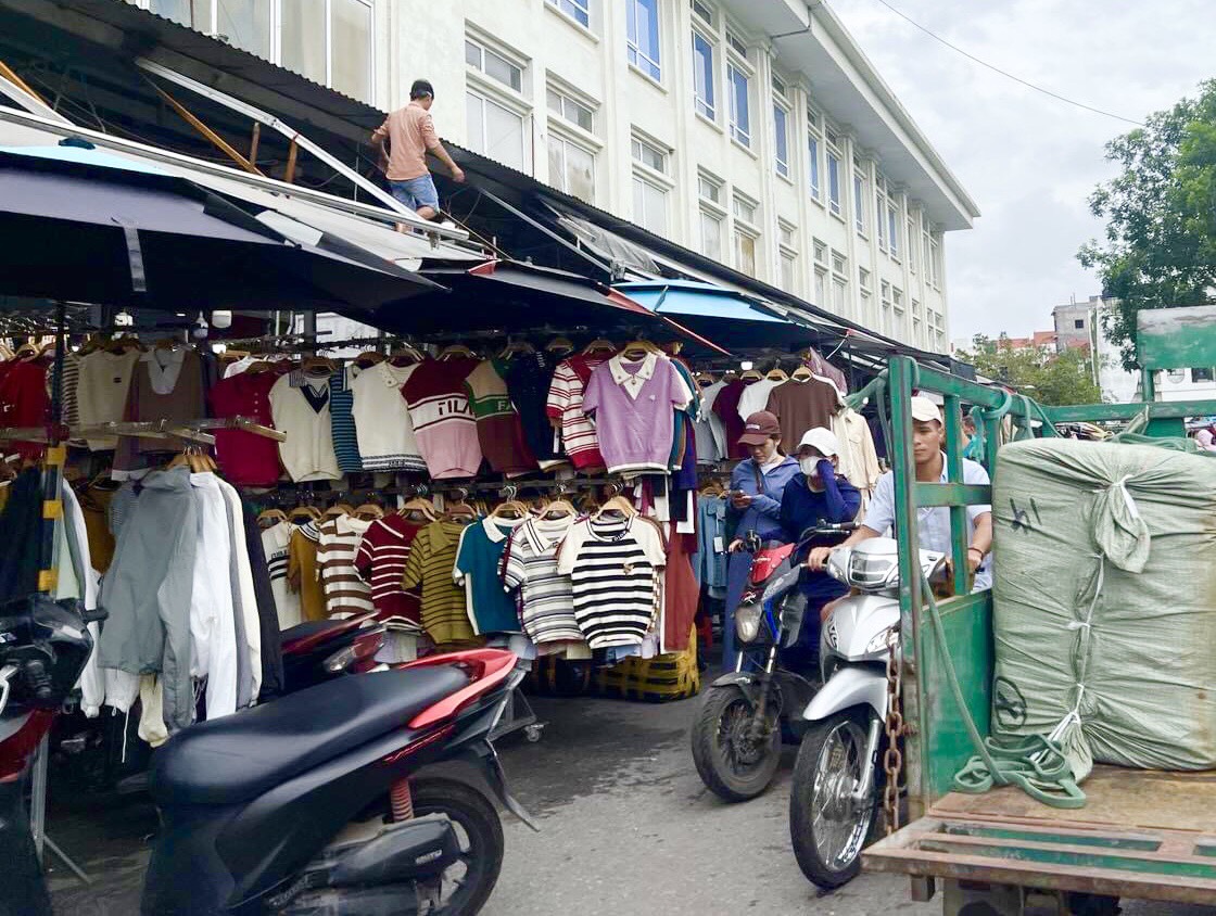 kinh doanh cua hang thoi trang gap kho vi mua dong den muon hinh 3