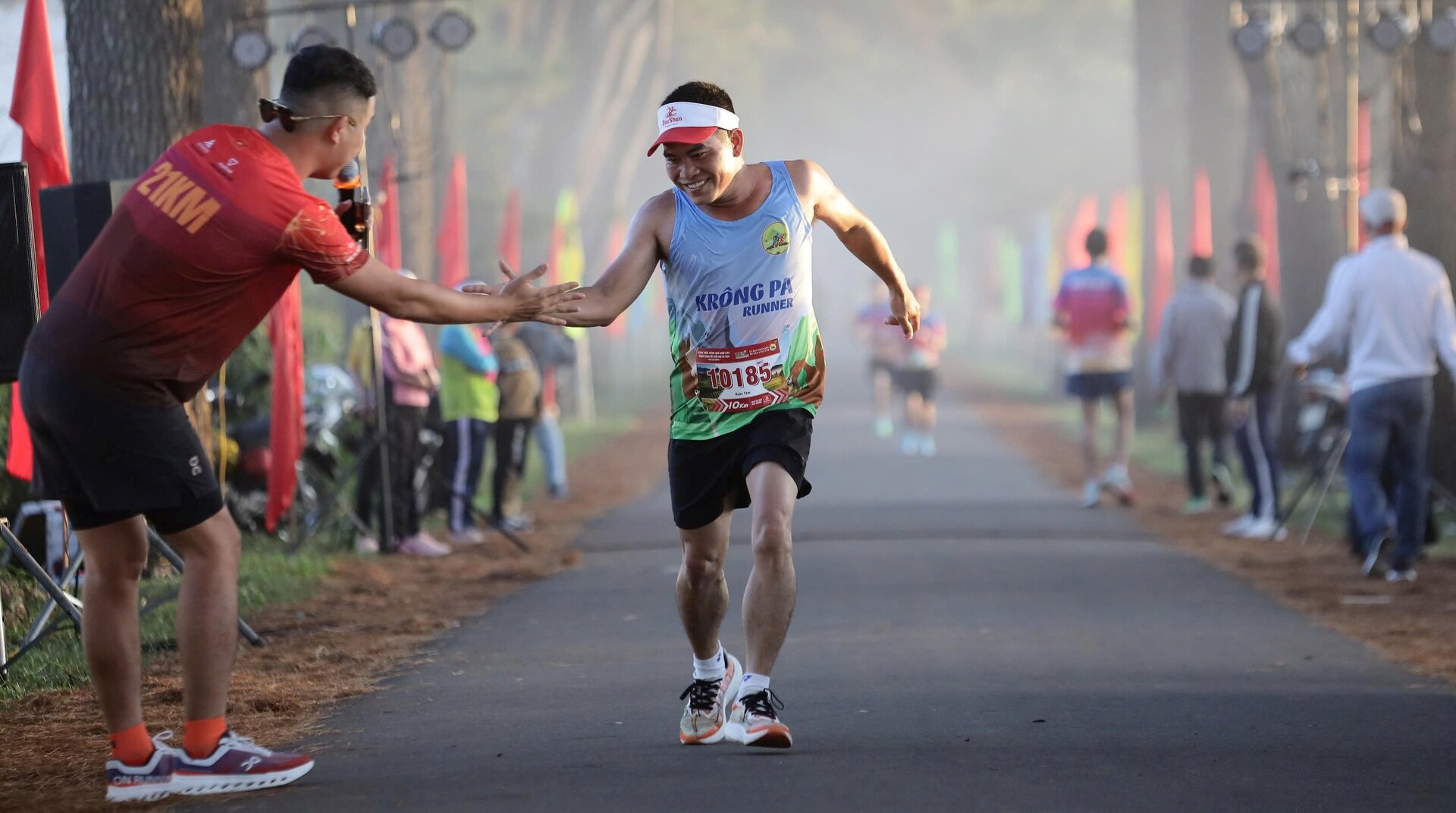 gia lai hon 1000 van dong vien danh thuc vung que chu pah thong qua giai half marathon 2024 hinh 3