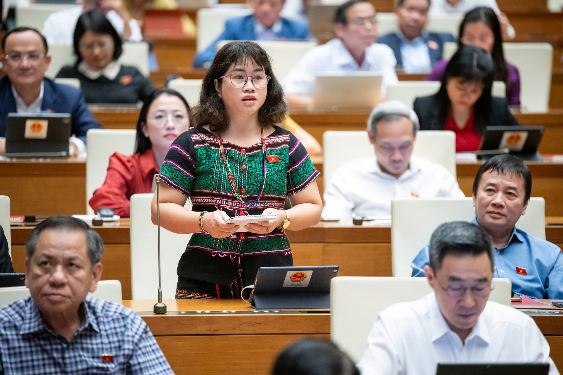 de xuat cam thuoc la dien tu va thuoc la nung nong hinh 1