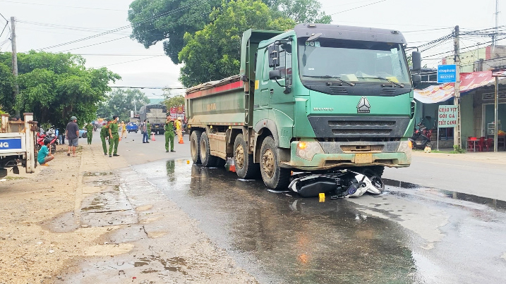 gia lai van con nhieu xe cho cat tuoi duong vuot cau han che tai trong hinh 9