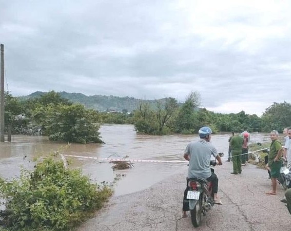 gia lai mua lon khien ngam tran ngap sau hon 300 ho dan bi co lap hinh 1