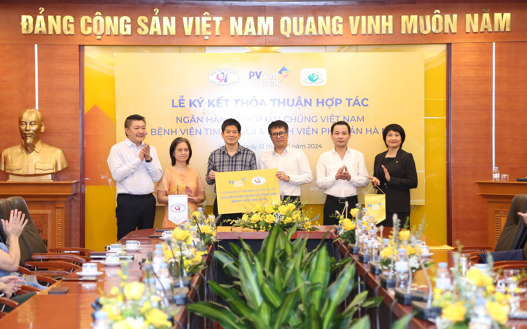 pvcombank hop tac voi benh vien tim ha noi va benh vien phu san ha noi hinh 1