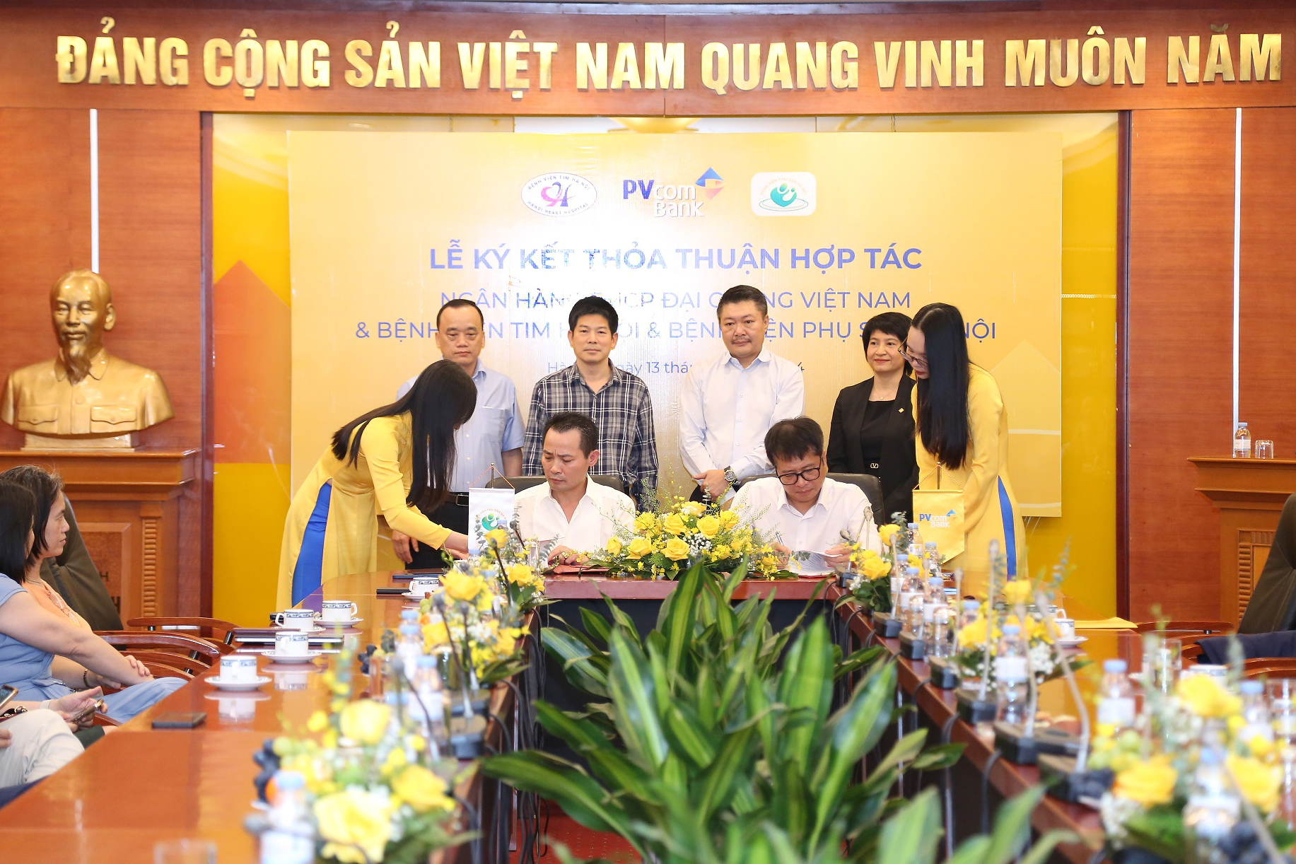 pvcombank hop tac voi benh vien tim ha noi va benh vien phu san ha noi hinh 2