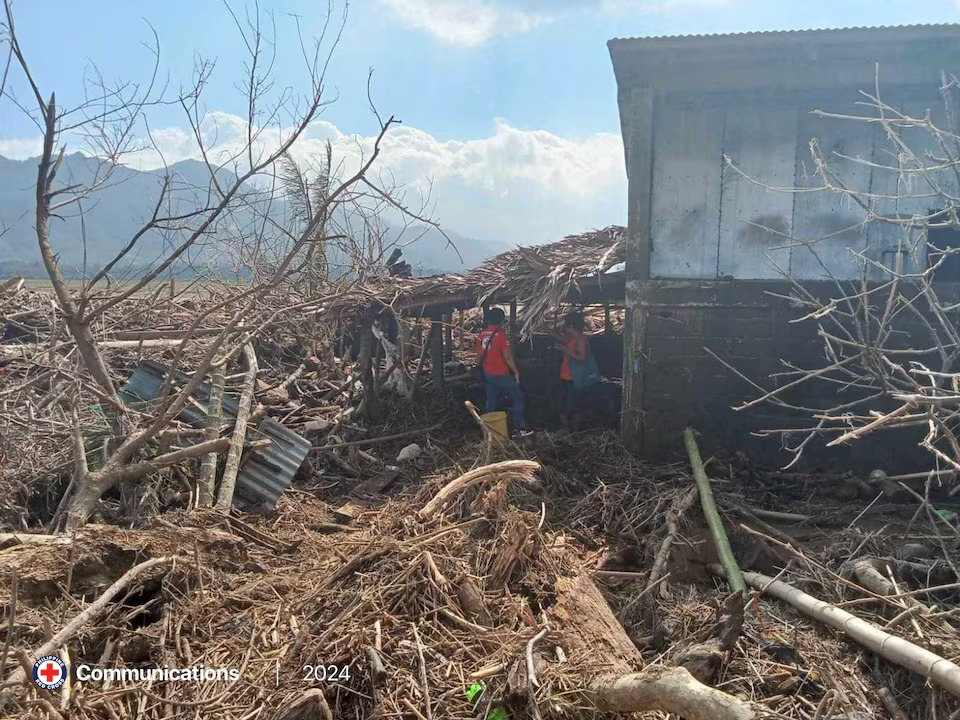 man yi tro thanh con bao thu 6 do bo vao philippines trong mot thang hinh 1