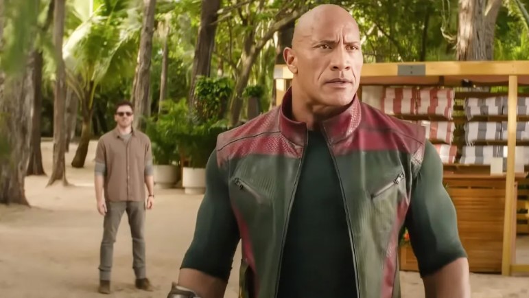 phim hanh dong cua dwayne johnson dan dau phong ve mua giang sinh hinh 1