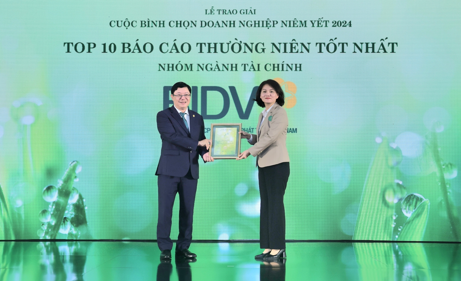 bidv nhan giai thuong top 10 bao cao thuong nien tot nhat nhom nganh tai chinh hinh 1