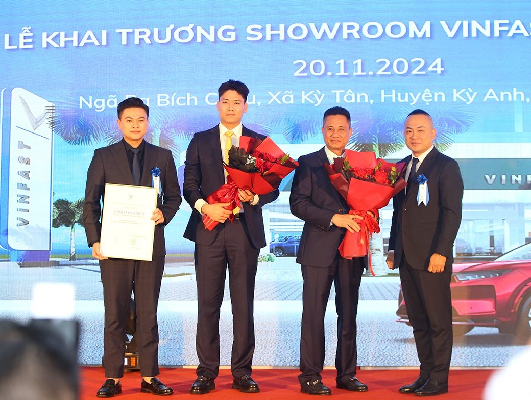 khai truong showroom vinfast ha tinh co so 2 hinh 1