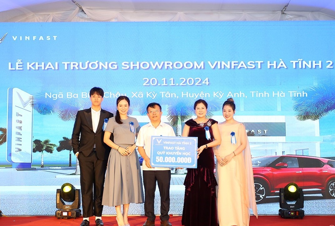 khai truong showroom vinfast ha tinh co so 2 hinh 3