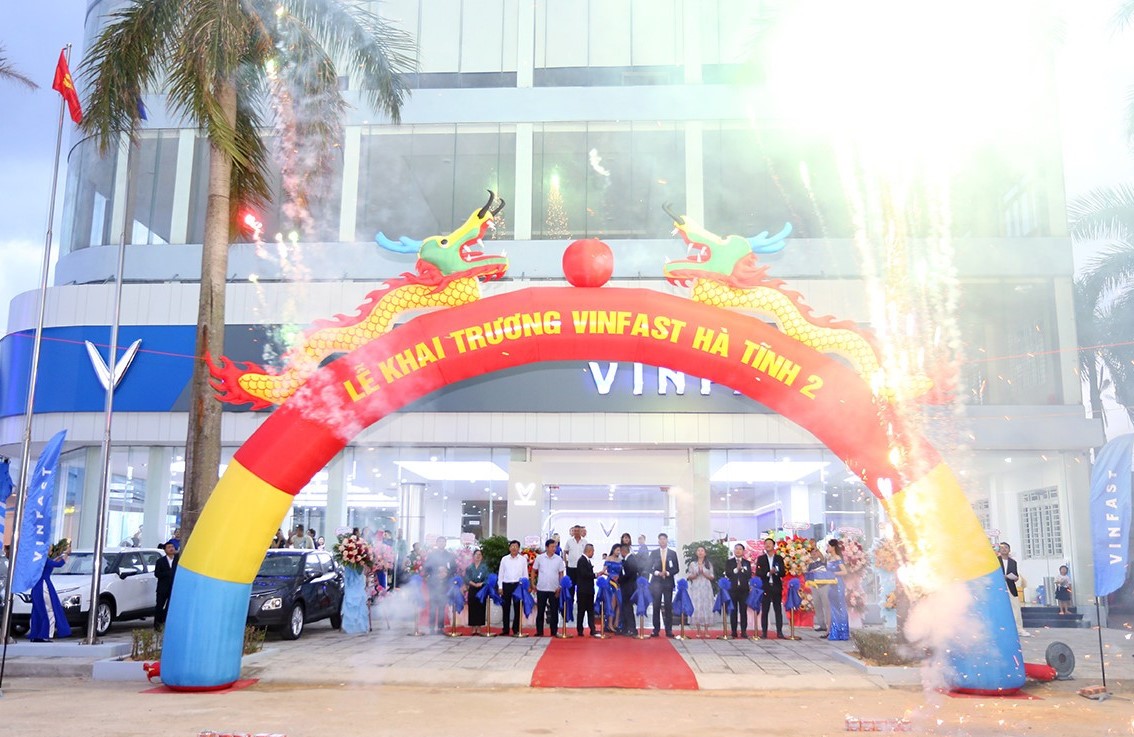 khai truong showroom vinfast ha tinh co so 2 hinh 4