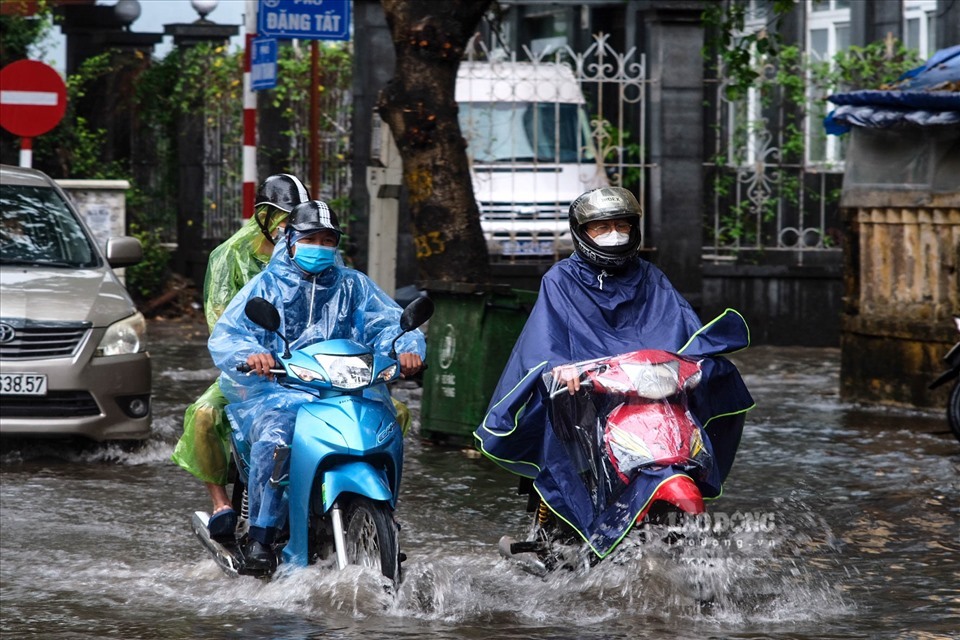 du bao thoi tiet ngay 22 11 khu vuc tu quang tri den binh dinh co mua vua mua to hinh 1