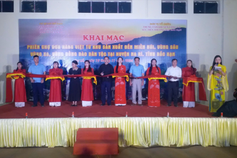 bac kan to chuc phien cho dua hang viet tu khu san xuat den mien nui vung dong bao dan toc hinh 1