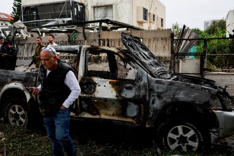 hezbollah ban hang tram ten lua vao israel tan cong can cu hai quan va tel aviv hinh 1