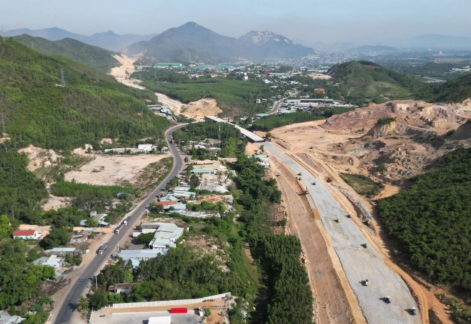 tim nha dau tu tram dung nghi tren cao toc bac  nam doan quy nhon  chi thanh hinh 1